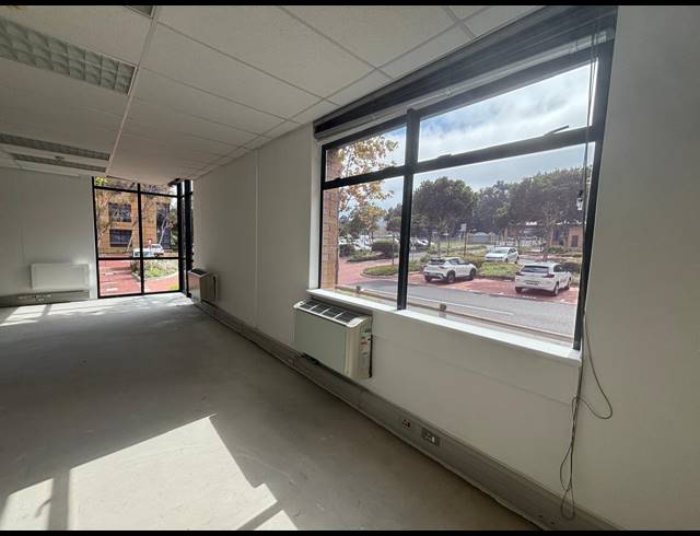 1,014M² OFFICE TO LET IN PLATTEKLOOF 3